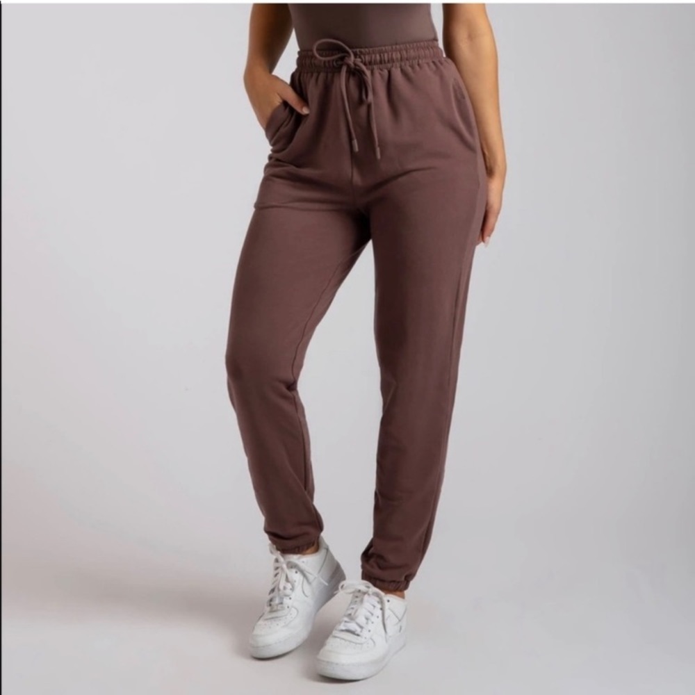 Meshki Sylvia Loopback High Waisted Joggers in Chocolate